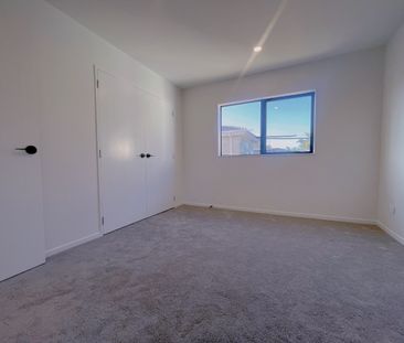 Mt Wellington- NEWLY built sunny THREE bedroom house - Photo 3