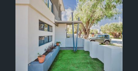 Easy-Care Living in the Heart of Mandurah - Photo 5