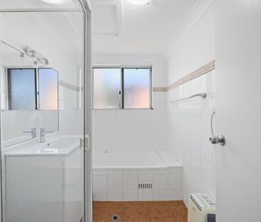 Well Presented 3 Bedroom Apartment - Photo 6