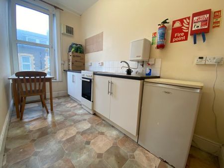 1 bedroom in a house share to rent - Photo 5