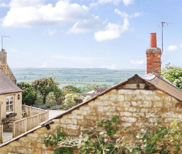 2 bedroom character property to rent - Photo 2