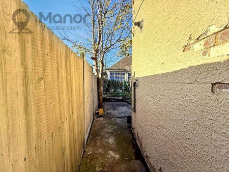 Comyns Road, Dagenham, RM9 - Photo 3