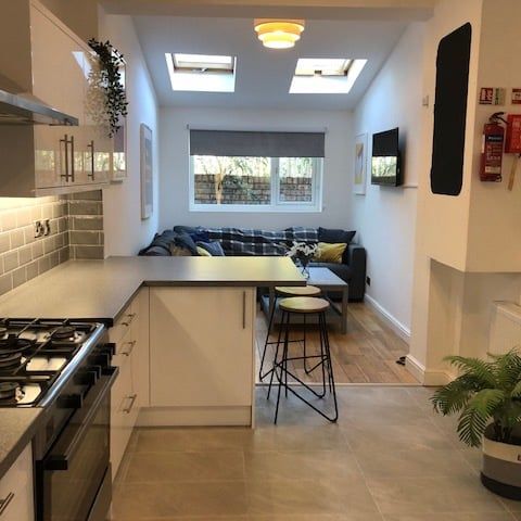 7 Bed Terraced House, Whitby Road, M14 - Photo 1