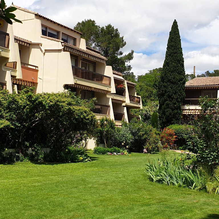 NIMES CIGALE - CONFORTABLE APPARTEMENT T3/4 82M2 AVEC 2 PARKINGS - PISCINE ET TENNIS, - Photo 1