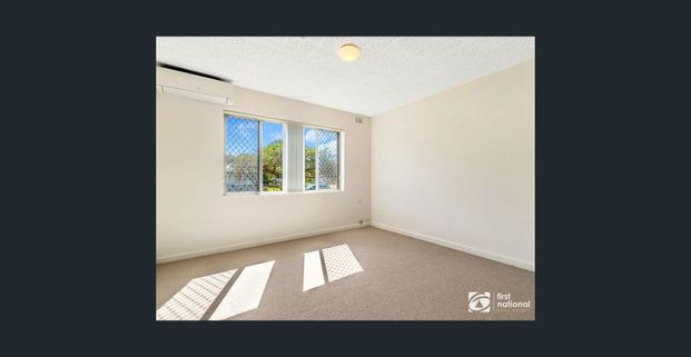 A great price and an extremely convenient location - say no more! - Photo 1