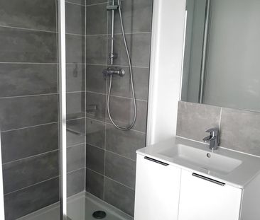Location Appartement 1 pièce 21m² NIMES 30000 - Photo 3