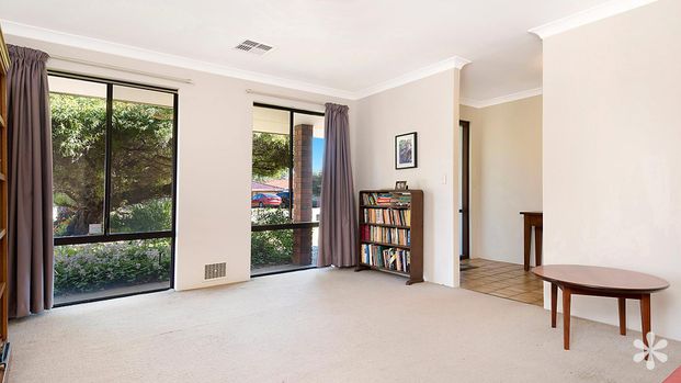 16 London Way - Photo 1