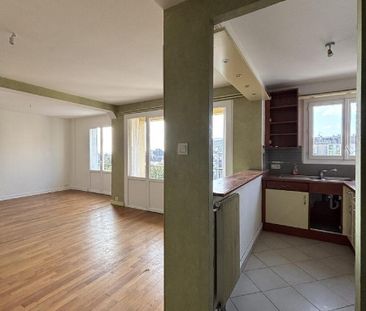 FOUGERES Bd Leclerc - Au 3ème étage avec BALCON. Lumineux apparteme... - Photo 1