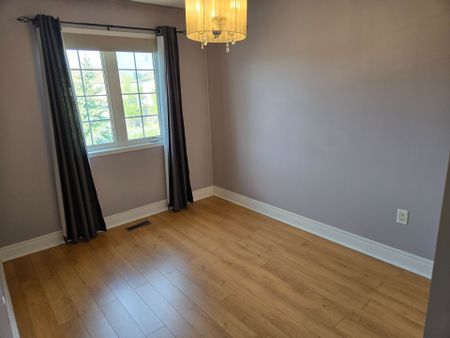 For Lease - 10 Post Oak Drive Unit# 2, Richmond Hill, Ontario - Photo 4