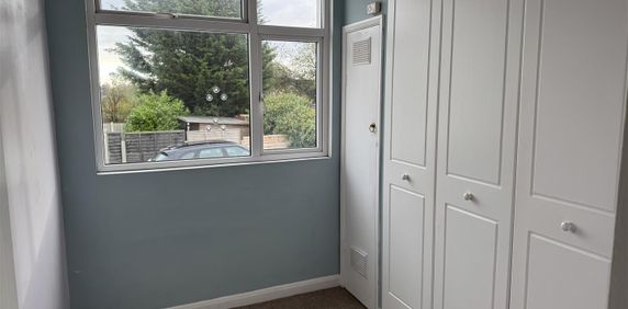 1 Bedroom Flat - Photo 2