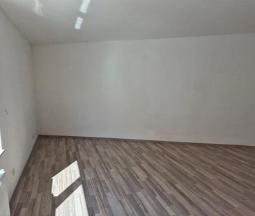 SCHÖNE 2- RAUMWOHNUNG in EDERSLEBEN - Foto 1