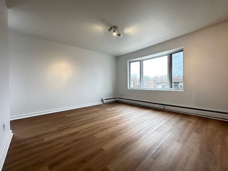 402 Rue Cadillac, Longueuil (Le Vieux-Longueuil), QC J4L - Photo 2
