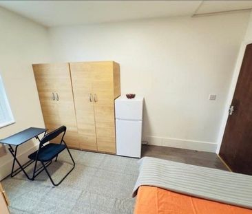 Room in a Shared House, Mora Road, NW2 - Photo 3