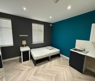 Studio Flat, Abbey Parade, W5 - Photo 3