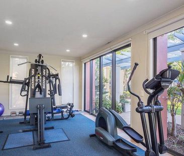 2 bed + study room Golf club view unit in The Cove Emerald Lakes fo... - Photo 1