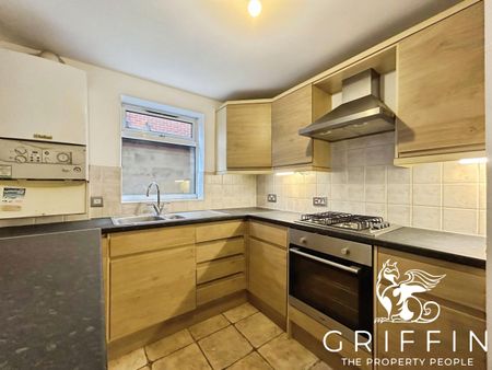 Noak Hill Road, Billericay, CM12 - Photo 4