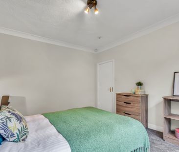 9 HEADINGLEY CRESCENT Leeds - LS6 3EH - Photo 4