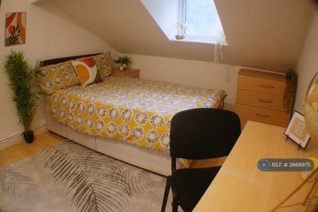 1 bedroom in a house share to rent - Photo 3