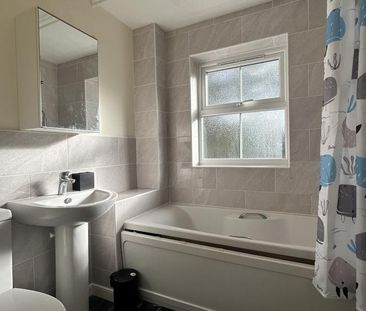 3 bedroom link detached house to rent - Photo 3