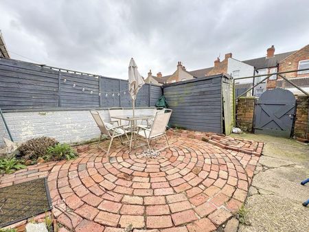 2 bedroom terraced house to rent - Photo 4