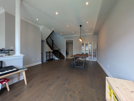 For Lease - 230 Paradelle Drive, Richmond Hill, Ontario - Photo 2