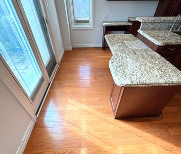 For Lease - 119 Cooperage Crescent, Richmond Hill, Ontario - Photo 2