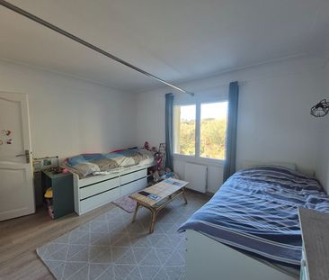 Location Appartement 3 pièces 96m² - Photo 2