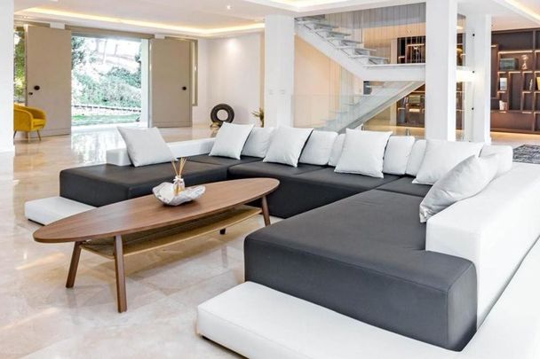 Luxury Villa for rent in Marbella Del Este, Andalusia - Photo 1