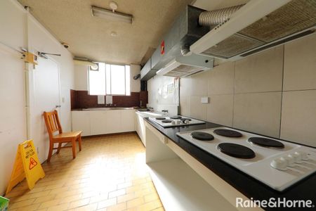 Convenient 1-Bedroom Apartment in Kingsford - Photo 3