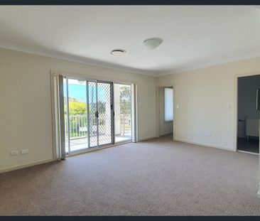 Spacious Four Bedroom Home! - Photo 2