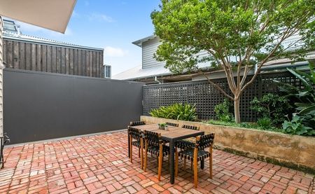 Close to Everything! - Photo 4