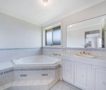 Spacious townhouse in a tranquil location - Photo 5