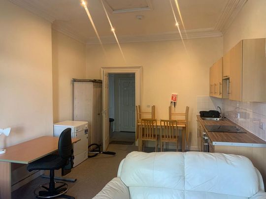 Studio to rent - Photo 1