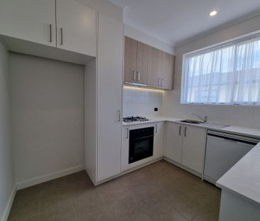 Bright & Fresh Renovated Flat - Photo 4