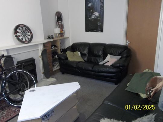 4 bedroom terraced house to rent - Photo 1