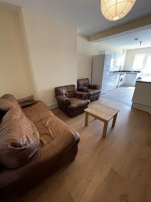 5 bedroom semi-detached house to rent - Photo 1