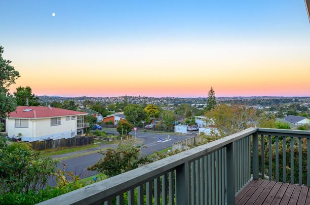 Spacious Family Home in Popular Pakuranga - Photo 1