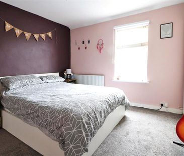 Craylands Lane, Swanscombe, Kent, DA10 0LP - Photo 2