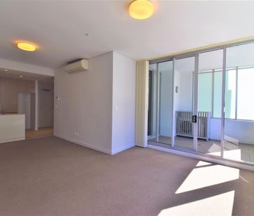 One Bedroom Apartment in Summit with Storage cage - Photo 2