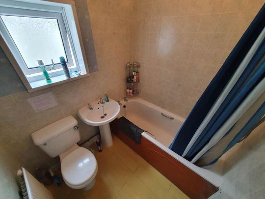 6 bedroom house to rent - Photo 1