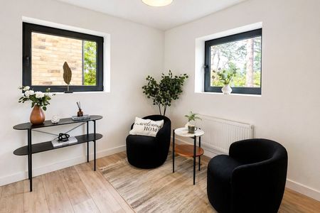 Farnborough, Hampshire, GU14 - Photo 2