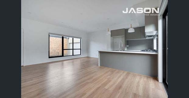 TOWNHOUSE COMPLEX IN HEART OF TULLAMARINE - Photo 1