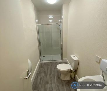 1 bedroom in a flat share to rent - Photo 5