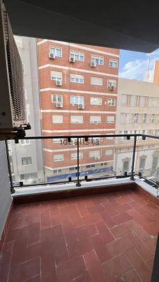 Alquiler de piso en Calle Javier Sanz - Photo 1