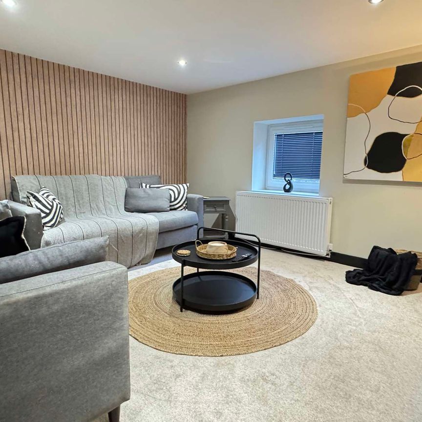 En-suite Bedroom with all bills included Room 2 - Photo 1