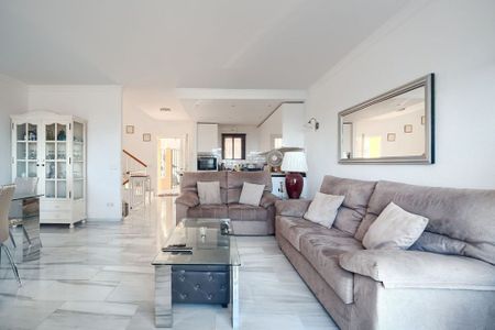 Luxury Semidetached House for rent in Málaga, Spain - Photo 3