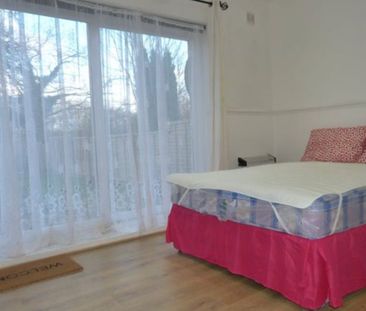 Studio Flat, Monks Park, HA9 - Photo 2
