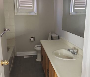 For Lease - 79 Darby Court, Toronto, Ontario - Photo 5