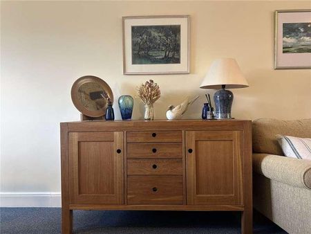 Greenhill Road, Farnham, Surrey, GU9 - Photo 2