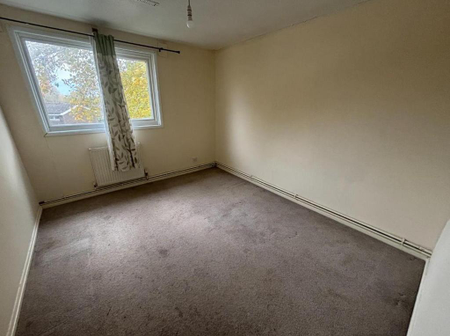 3 bedroom end of terrace house to rent - Photo 3